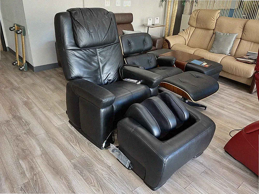 Human Touch RMS-15 Leather Massage Chair Recliner Showroom Model - Black Ottoman